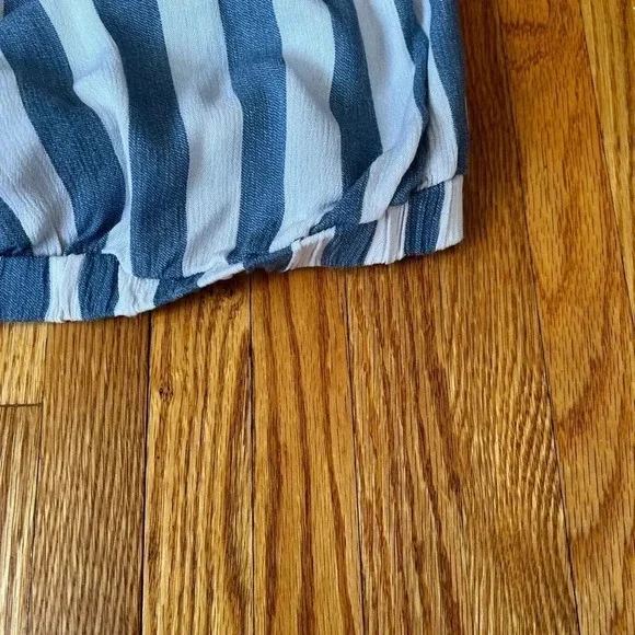 American Eagle Outfitters off the should top - Picture 5 of 7